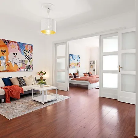 Sun-soaked Art Flat W Balcony Nr Opera House Apartament *