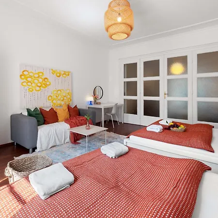Sun-soaked Art Flat W Balcony Nr Opera House * Budapesta