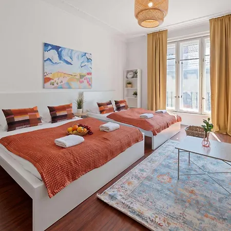 Sun-soaked Art Flat W Balcony Nr Opera House Apartament Budapesta