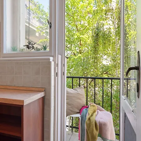 Sun-soaked Art Flat W Balcony Nr Opera House * Budapesta