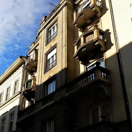 Sun-soaked Art Flat W Balcony Nr Opera House Apartament *